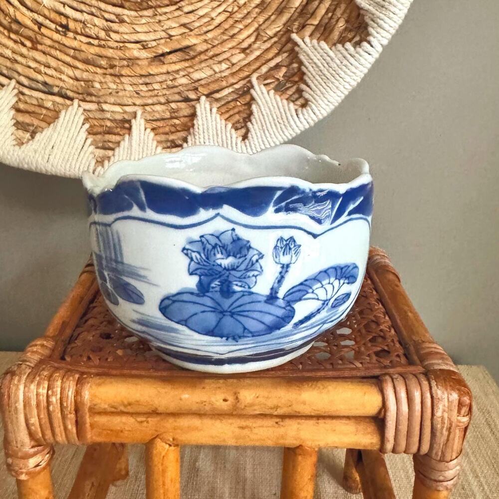 Vintage Chinoiserie Porcelain Cachepot Planter, Scalloped Lotus Planter Bowl